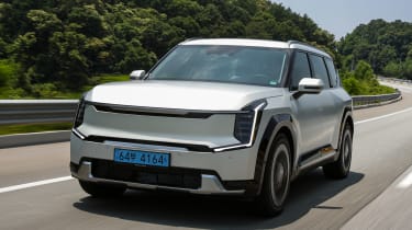 Kia EV9 - front tracking